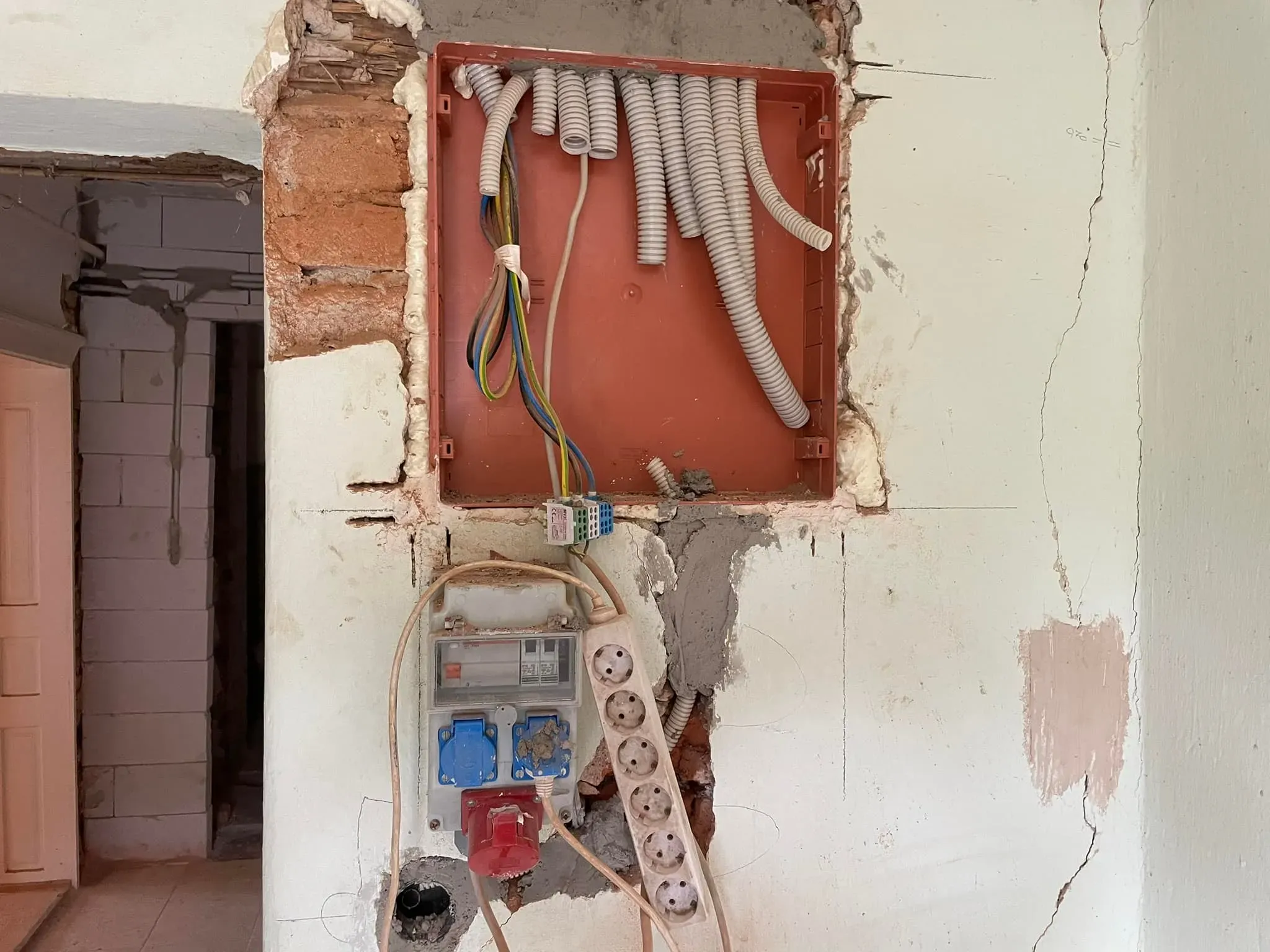 Villanyszerelési munka 23