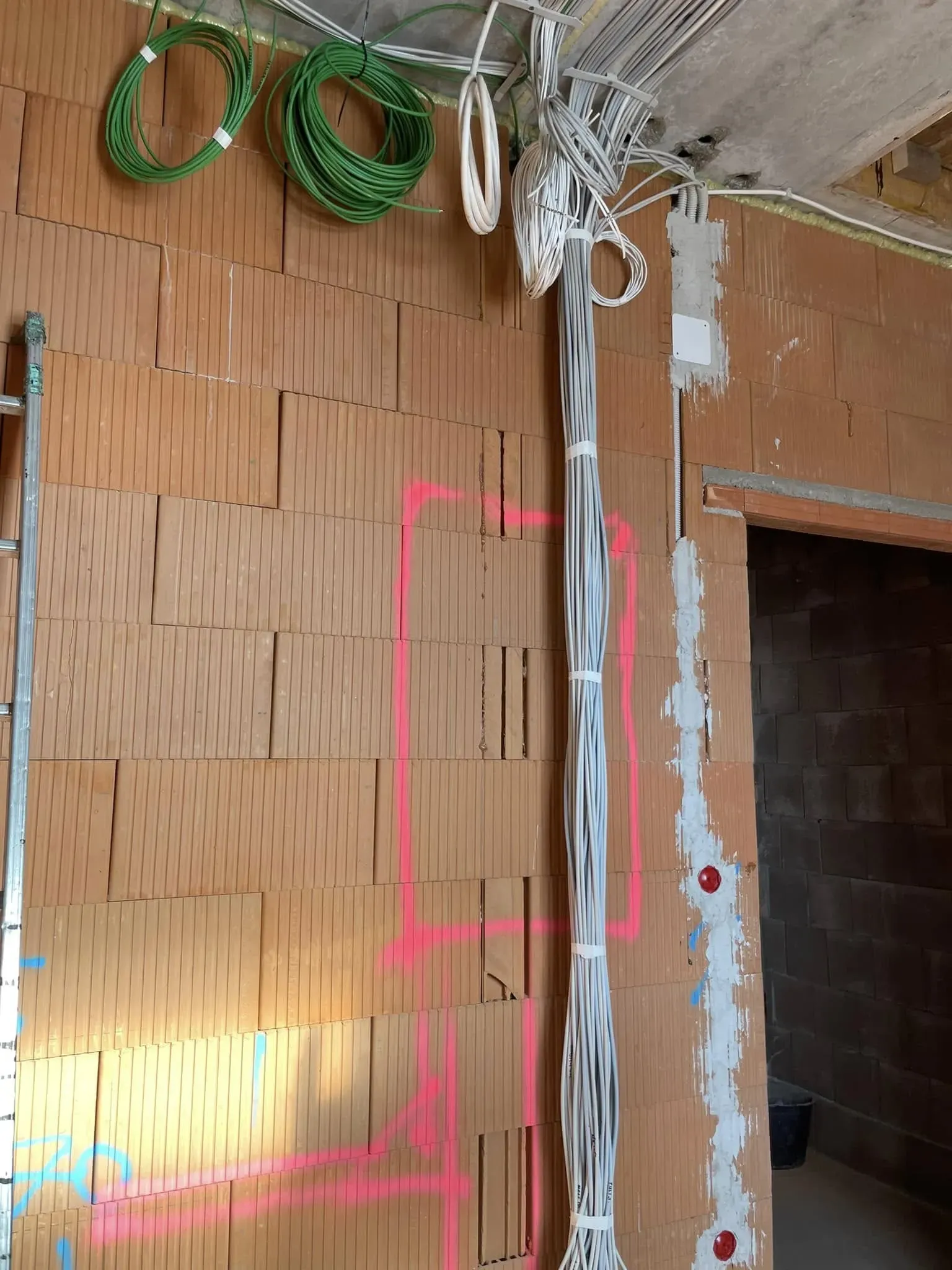 Villanyszerelési munka 64