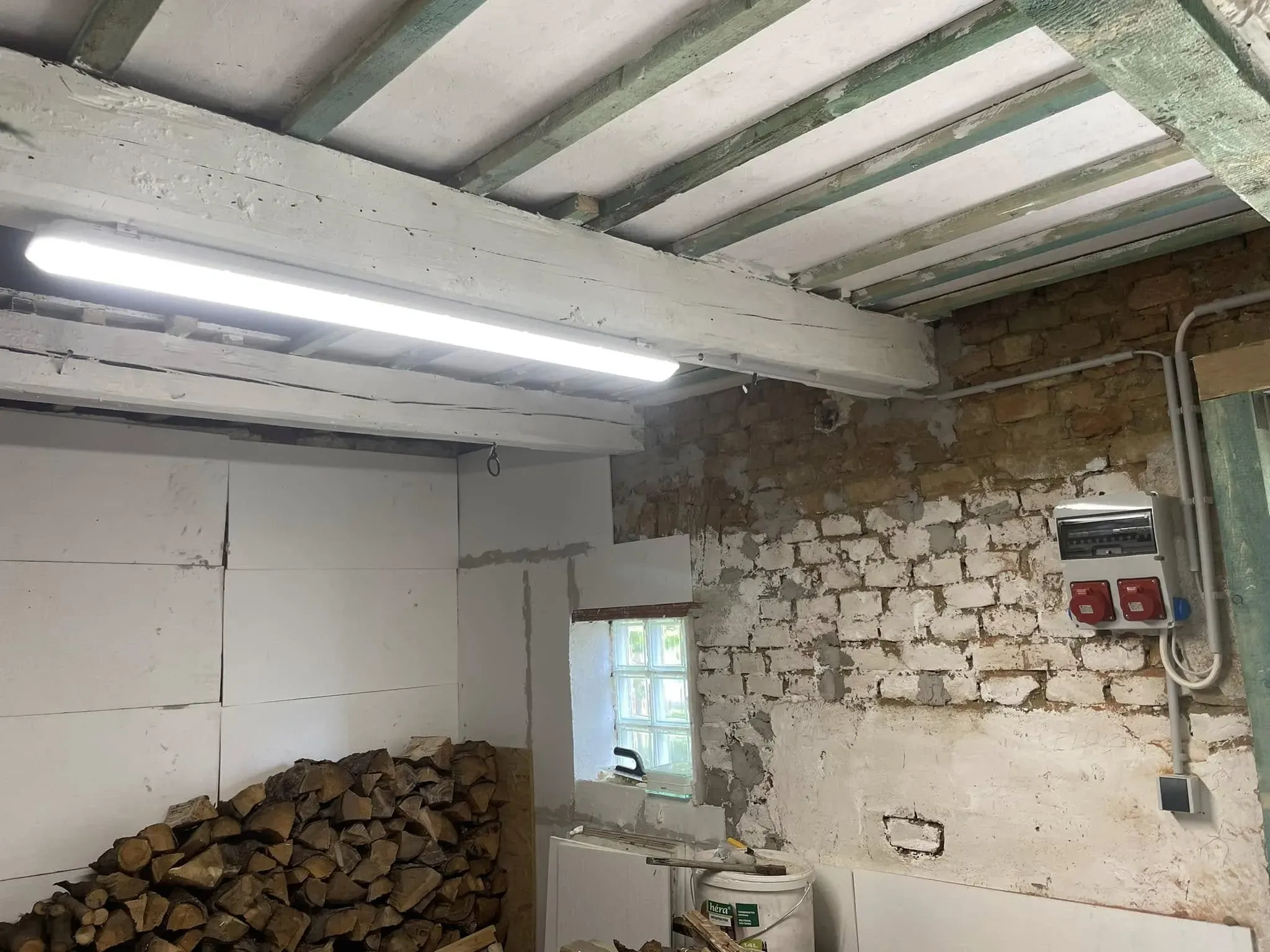 Villanyszerelési munka 70