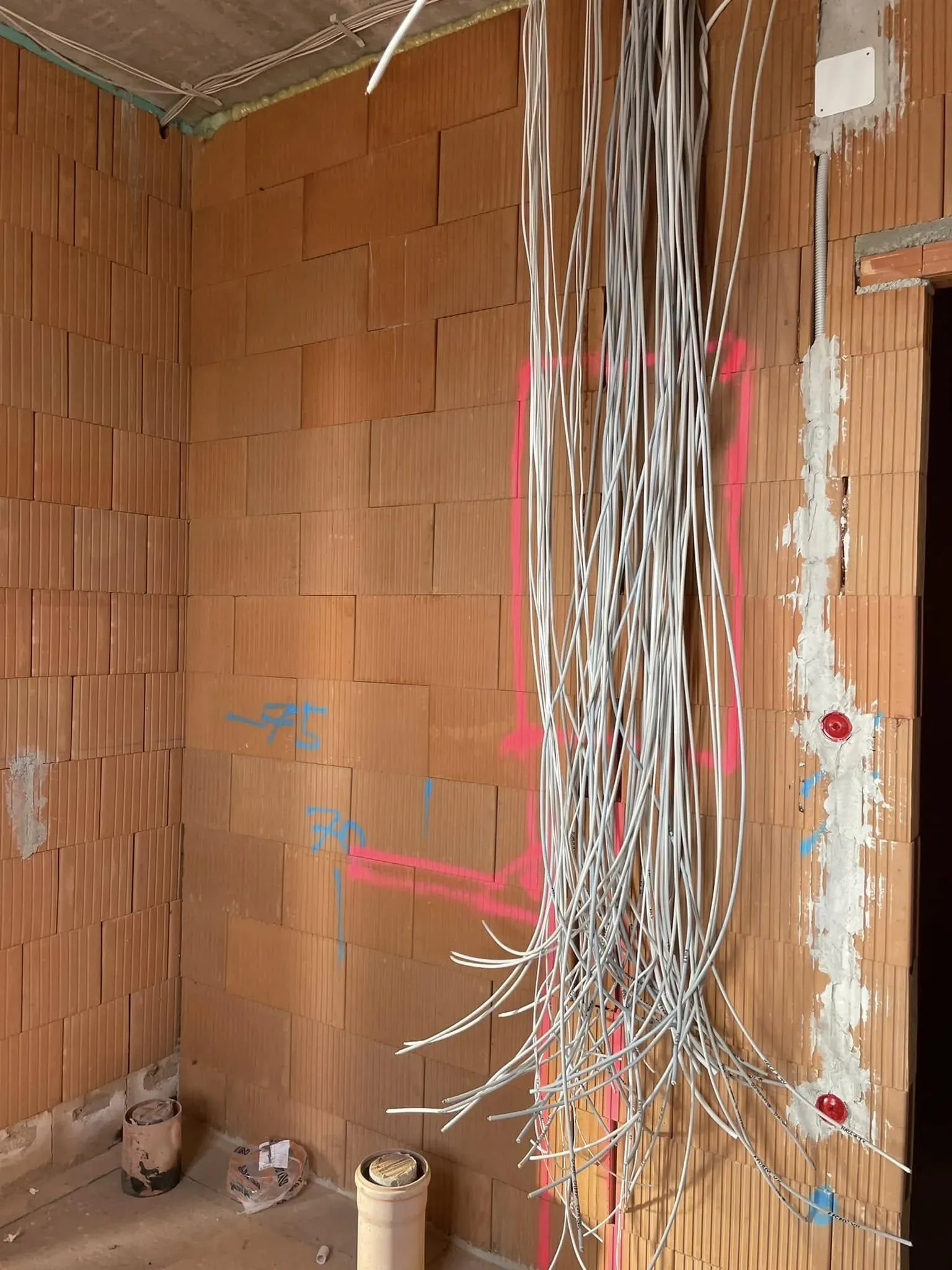 Villanyszerelési munka 73