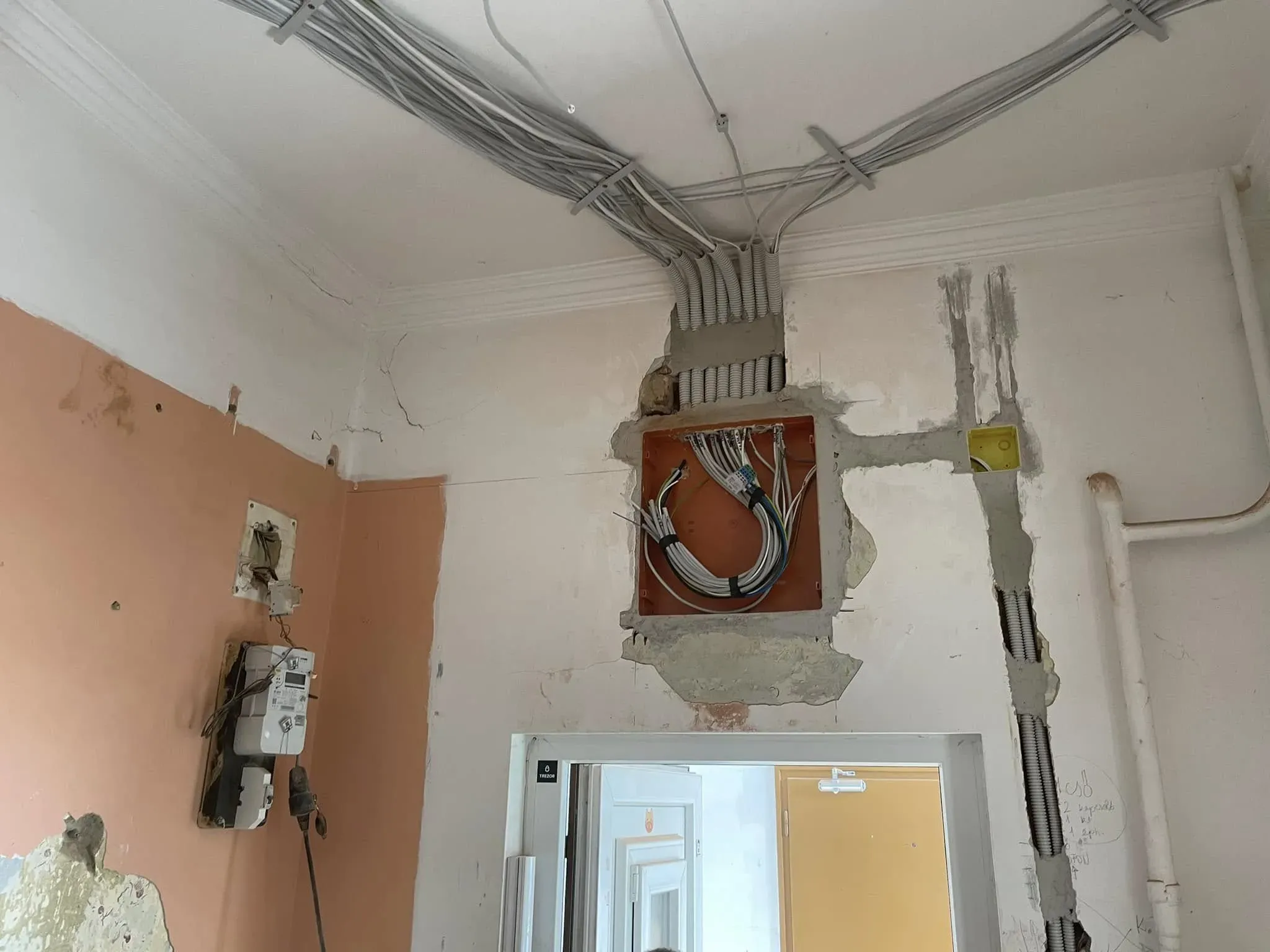 Villanyszerelési munka 94